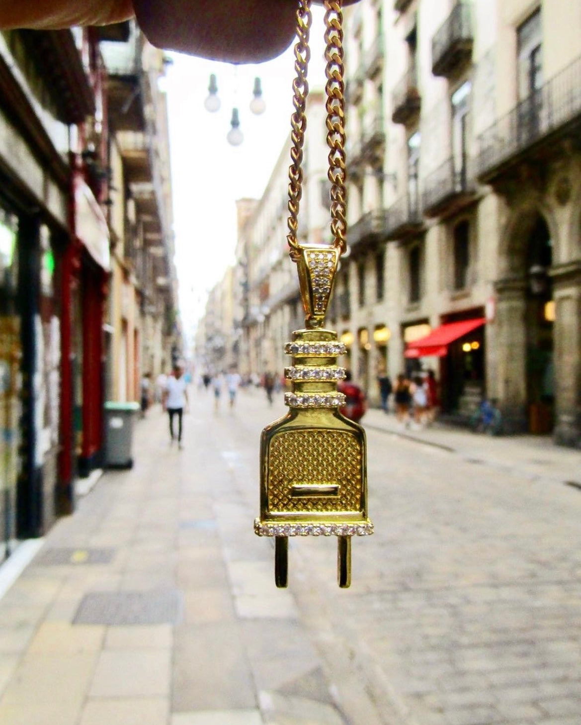 18K Gold 'The Plug' Pendant & Chain set