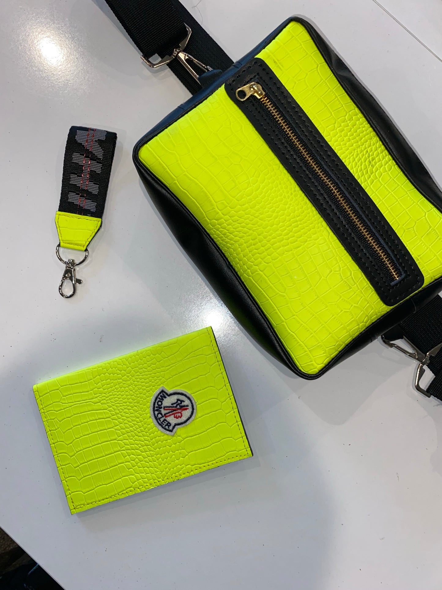 Neon Alligator Set